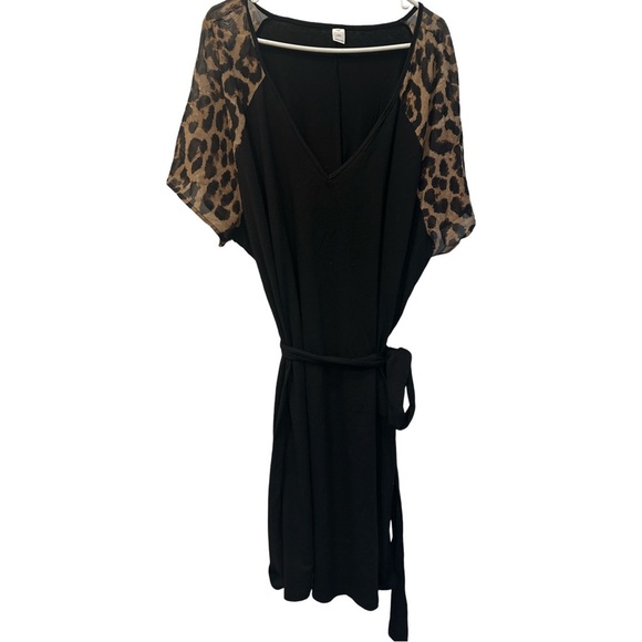 Black Dress with Leopard Print Sleeves 4X - Picture 4 of 7